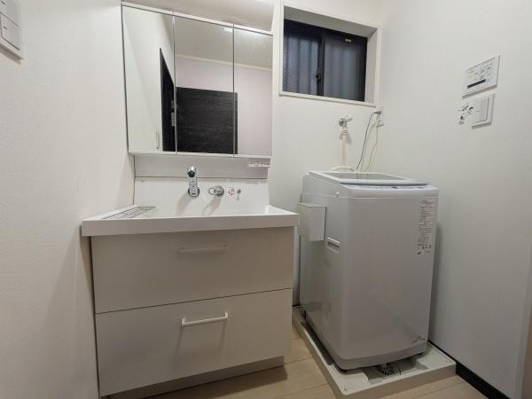 【独立洗面台】 | 門真市大倉町　中古戸建 | こちらの画像は、AIを用いて家具等を消しております。