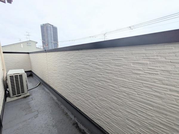 【バルコニー】 | 門真市大倉町　中古戸建 | こちらの画像は、AIを用いて家具等を消しております。
