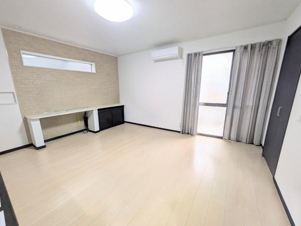 【居間・リビング】 | 門真市大倉町　中古戸建 | こちらの画像は、AIを用いて家具等を消しております。