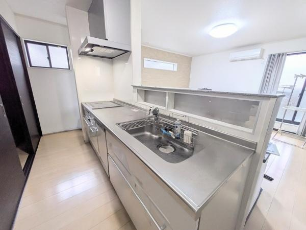 【キッチン】 | 門真市大倉町　中古戸建 | こちらの画像は、AIを用いて家具等を消しております。