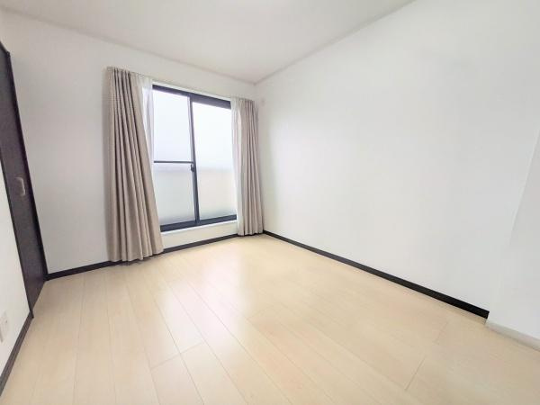 【洋室】 | 門真市大倉町　中古戸建 | こちらの画像は、AIを用いて家具等を消しております。
