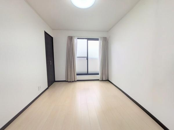 【洋室】 | 門真市大倉町　中古戸建 | こちらの画像は、AIを用いて家具等を消しております。