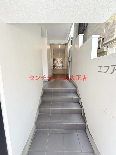 大阪市港区三先２丁目の賃貸マンションのエントランス