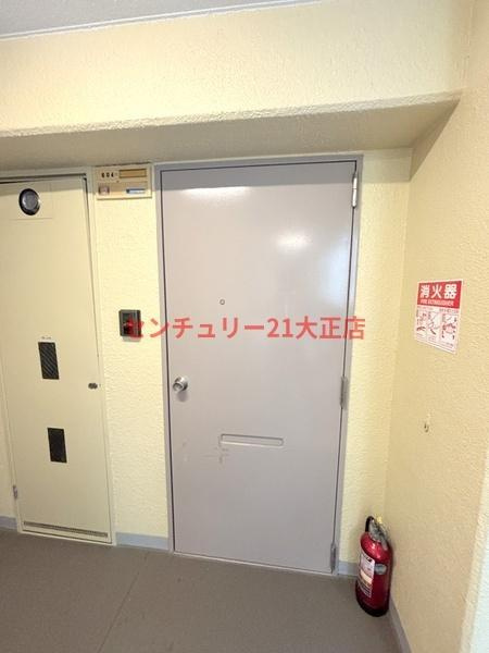 大阪市港区三先２丁目の賃貸マンションの玄関