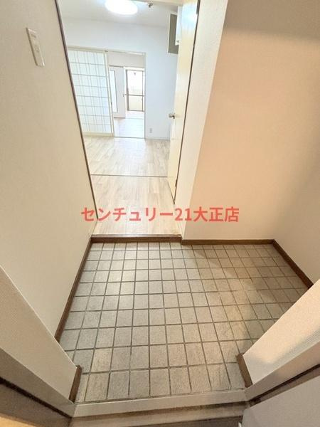 大阪市港区三先２丁目の賃貸マンションの玄関