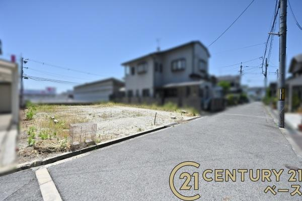 橿原市東坊城町　建築条件なし土地の前面道路含む現地写真|■現地撮影写真■広々とした前面道路で駐車も楽々！