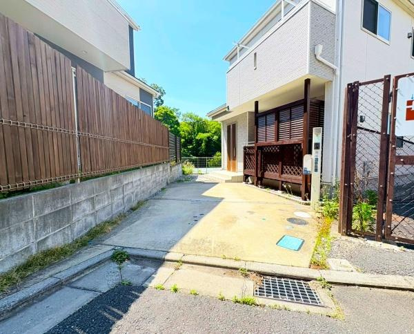 鎌倉市手広２丁目の中古一戸建の駐車場|駐車場有です。