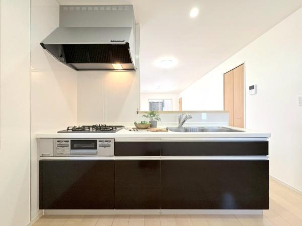 鎌倉市手広２丁目の中古一戸建のキッチン|ご家族との会話が弾む対面式キッチンです！