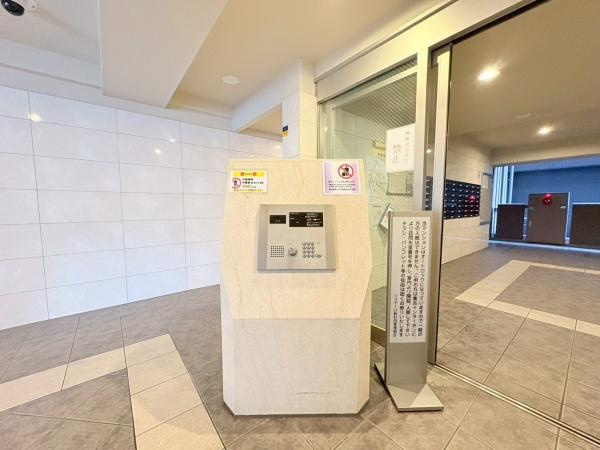 リステージ新杉田のエントランス