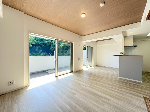 リステージ新杉田の居間・リビング