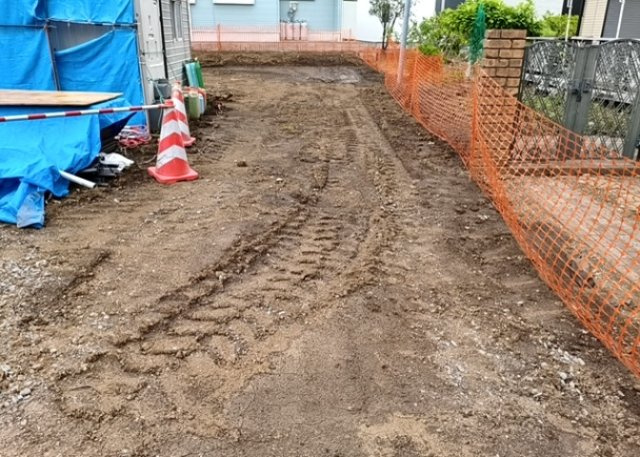 【外観】 | 土地購入を検討されている場合、境界杭がない状態で購入してしまうと境界確定測量をする必要があり、費用がかかります。購入の前に、売主、隣土地所有者立ち合いのもと境界を確定し境界杭を設置するのがベストです。