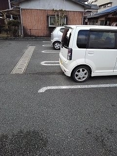 オロールＢの駐車場