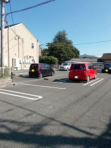 ボヌールメゾンの駐車場