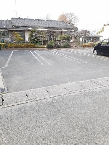 アールフォーレの駐車場