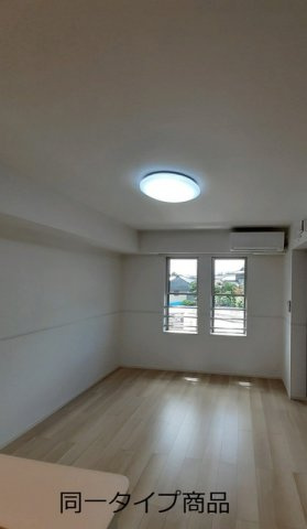 ヒカルサ新潟関屋の居間・リビング