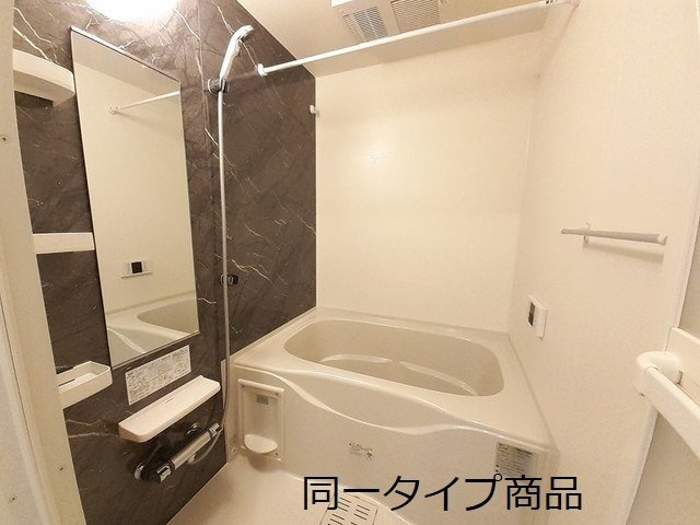 ヒカルサ新潟関屋の浴室