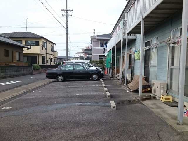 ハイツ城屋敷の駐車場