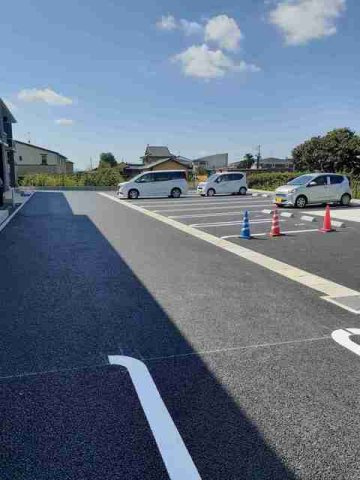 アベニールの駐車場