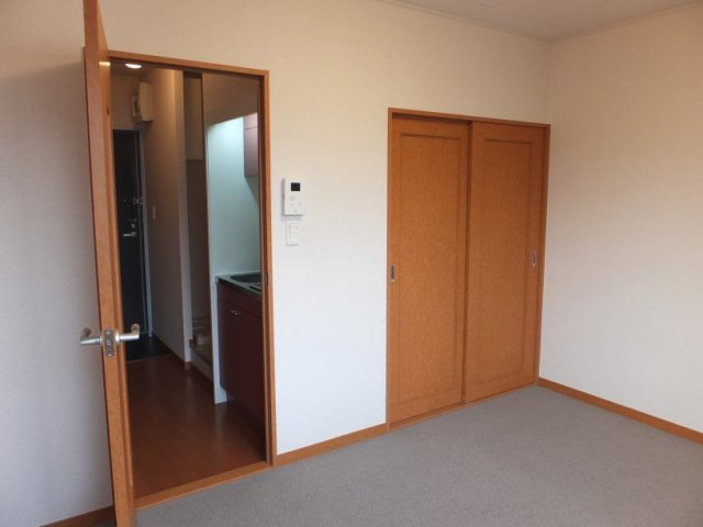 レオパレスモワ　ピエスの寝室