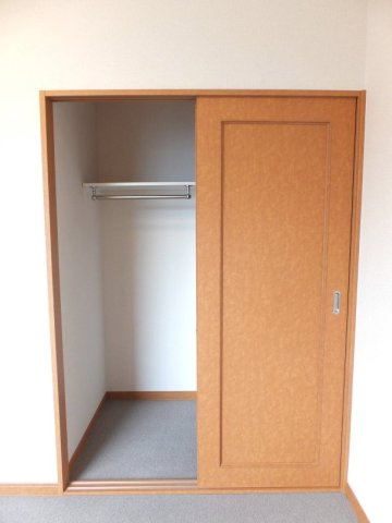 レオパレスモワ　ピエスの内装|クローゼット