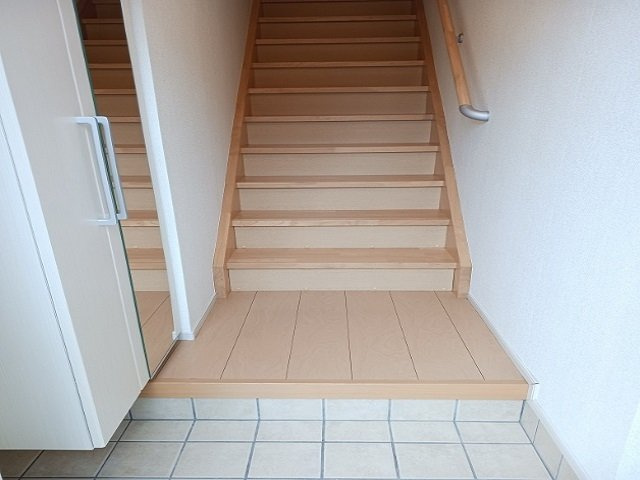 エコソラージュＢの玄関