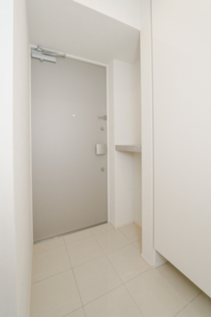 Ｔｈｅ　Ｖｅｒｌｕｘ　Ｔａｋａｎａｗａの玄関|※写真は同タイプ住戸です。