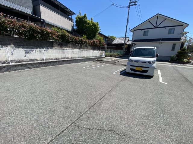 ベイローレルの駐車場