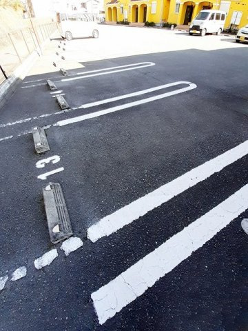 クラッセ参番館の駐車場
