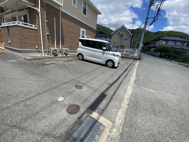 リバーサイドヴィラ書写Ａの駐車場