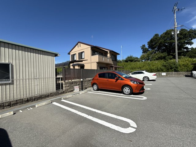 グランアウローラⅧの駐車場
