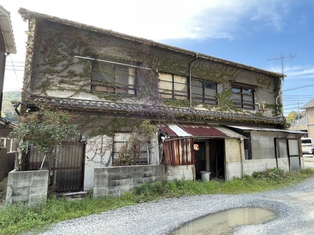阿賀北9丁目　土地の外観|東側から撮影／朝日が差す東側に大きく開口部を設けることができます。車の出入りも不自由のない広さです。