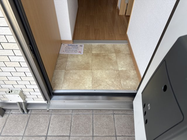 ファミール　Ｄ棟の玄関