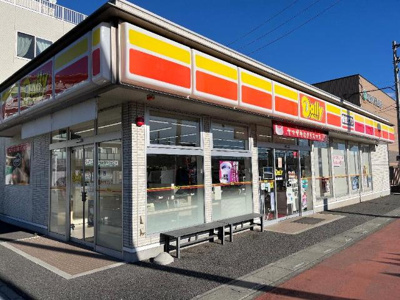 【周辺】 | パーシモンズ　テラス | デイリーヤマザキ籠原駅前店まで646ｍ