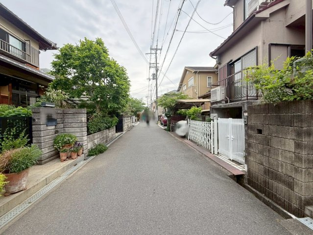 城西町の前面道路含む現地写真|【現地/現在上物有】ご購入までの流れ、住宅ローンのこと、保険のこと、ひとりひとりのお客様のライフプランに合ったご提案をいたします!（R8.4撮影）