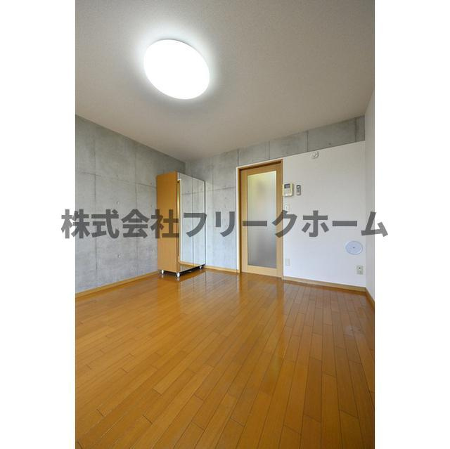 三鷹市牟礼２丁目の賃貸マンションの居間・リビング