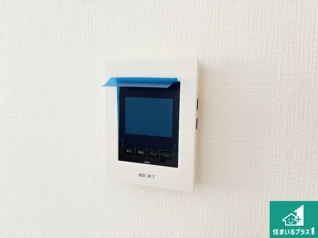 1日(土)2日(日)現地見学可能！　枚方市渚栄町　全2邸の防犯設備|カラーモニターインターホン！声だけでなく来訪者の姿や顔がモニターで確認できるので、小さなお子様がいらっしゃるご家庭でも安心できます！
