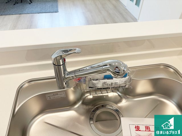 1日(土)2日(日)現地見学可能！　枚方市渚栄町　全2邸の設備|浄水器を内蔵！炊飯時、お茶を作る時に安心してお水を使えます！お湯と冷水、浄水と原水、シャワーの切替えもワンタッチです！