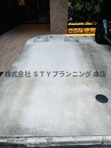 仲介手数料0円！Neplus Tの駐車場