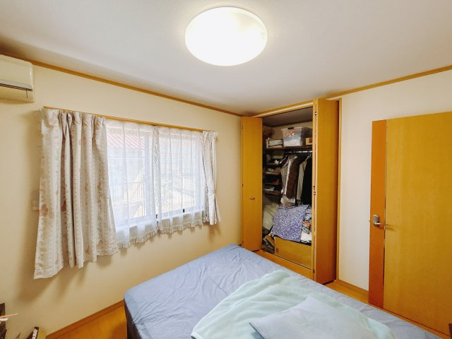 【中古戸建】高崎市並榎町の洋室|■2階洋室｜ナチュラルカラーの床です。模様替えなどとても楽しく工夫できます♪陽当たり、風通しもとても良いので毎日快適な生活スタートです！子供部屋にも良いですね♪