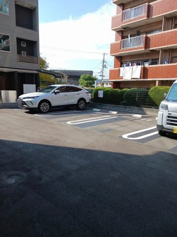 サンカル－ジの駐車場|カースペースがあります