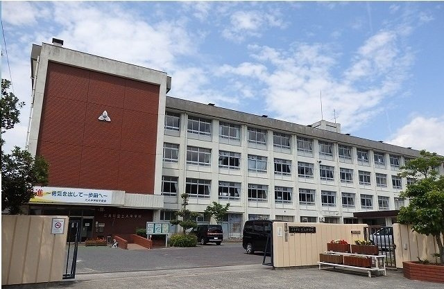 ティ・シュティル　Ⅱ番館の周辺|三入中学校まで3400m