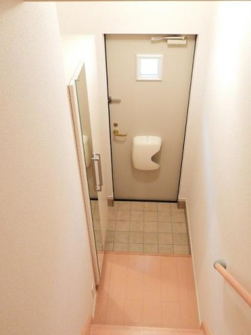 ティ・シュティル　Ⅱ番館の玄関|きれいな玄関です