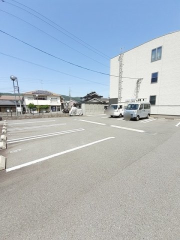 クラールｗａｔａｎａｂｅⅠの駐車場|駐車場です