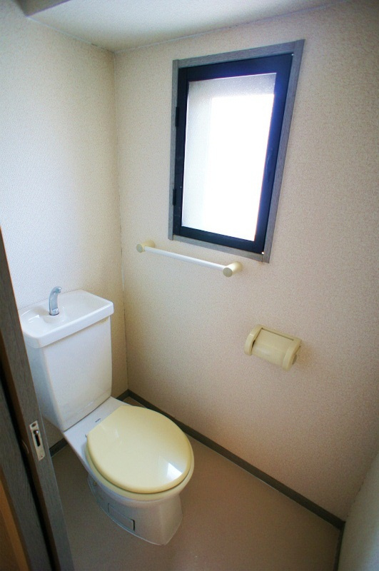 ロマネスク通町第2のトイレ|落ち着いた色調のトイレです