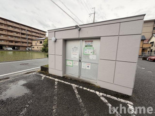 ソフィア若園の駐車場