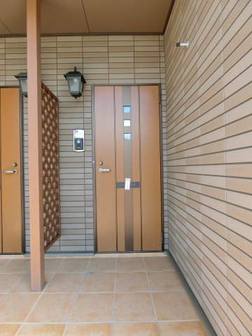 セレッソ　Ｃの玄関|イメージ201号室の写真（反転あり）