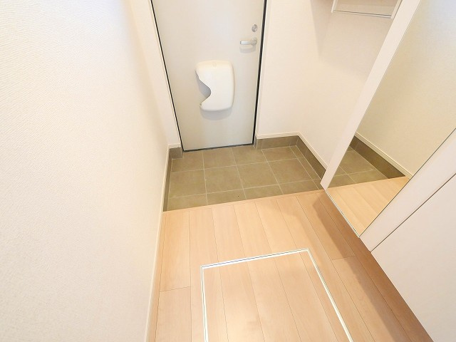 ハイツ大和の玄関