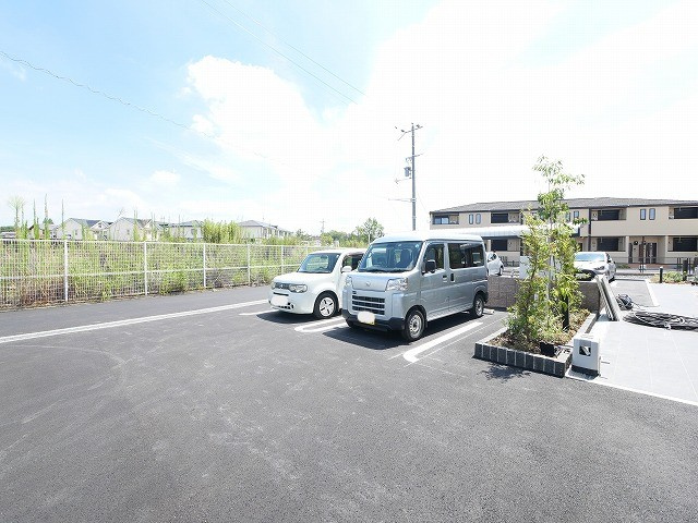 ハイツ大和の駐車場