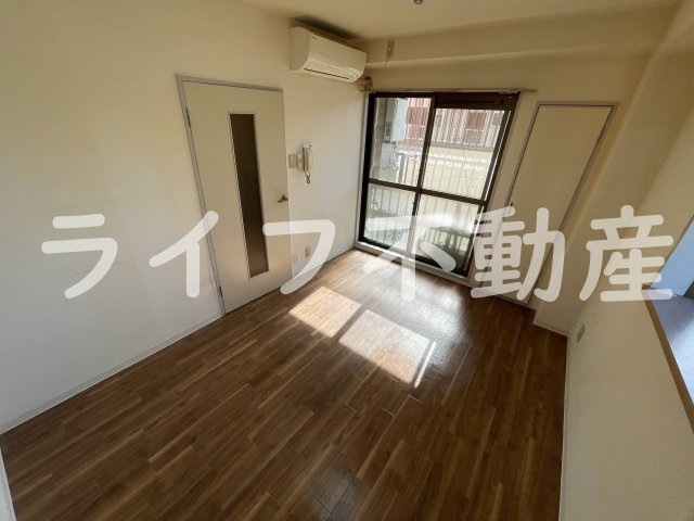 ゴッドフィールド布施の内装|明るい室内です
