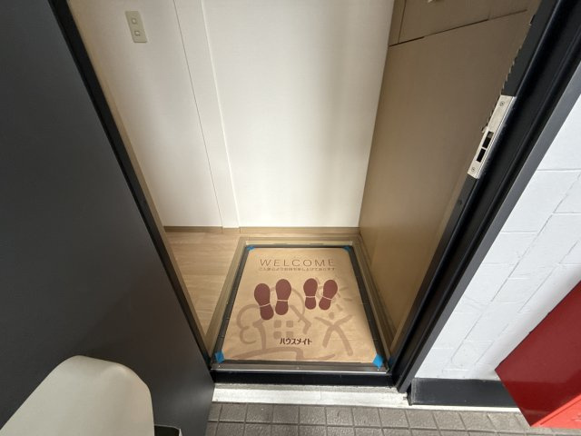 コンフォート西中島の玄関